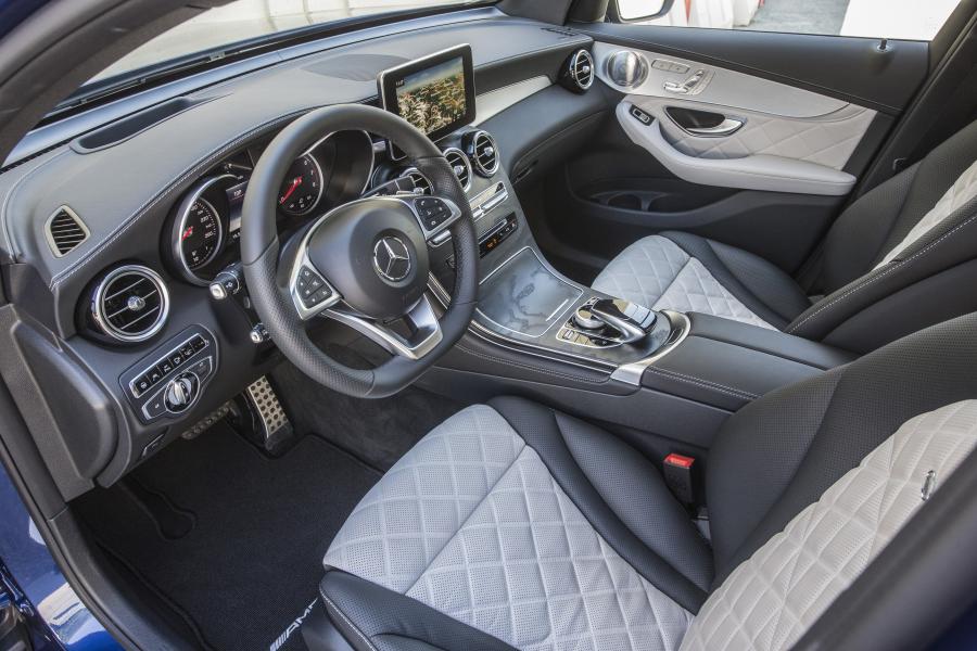 Интерьер Mercedes-Benz GLC250 4Matic AMG Line Coupe 2016 года  (фото 16 из 32)